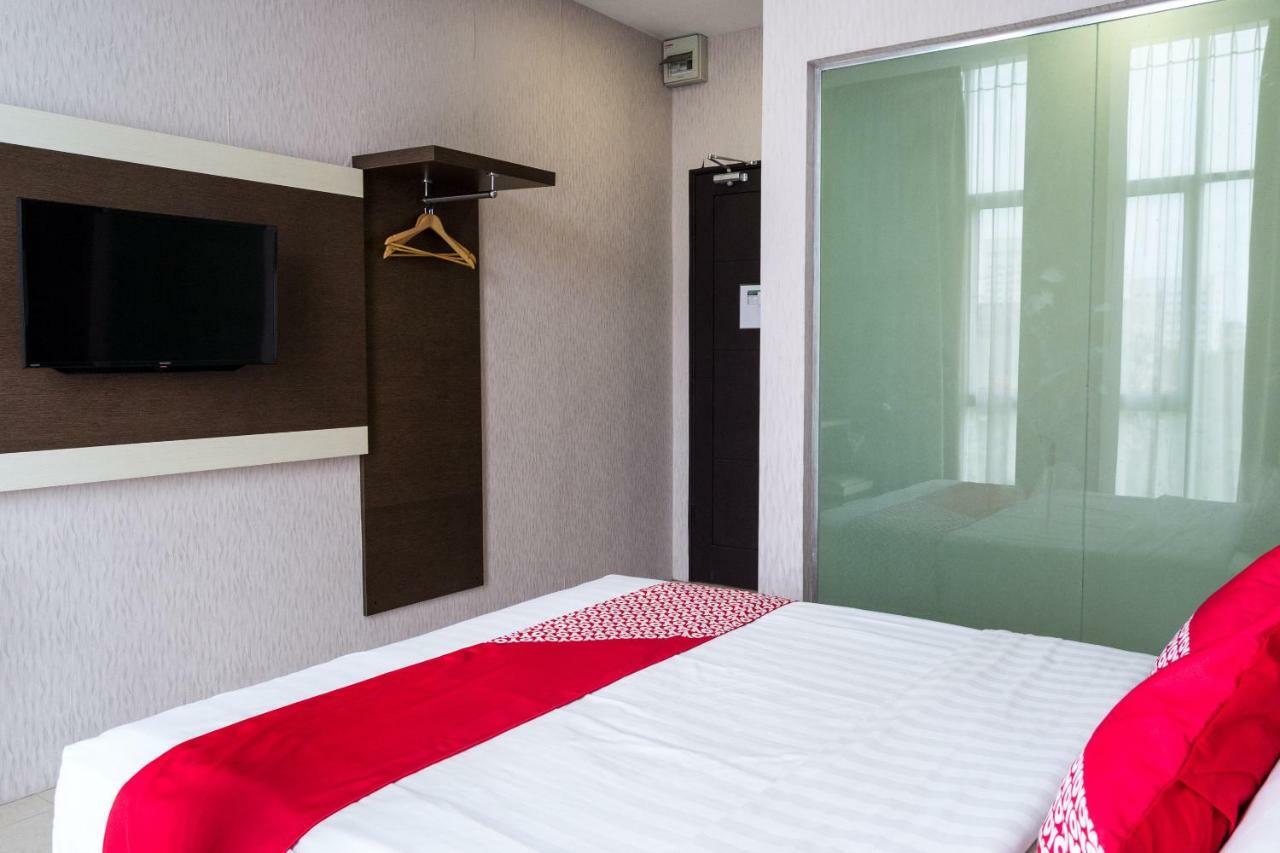 Oyo 676 Hotel Osaka Batam Exterior photo