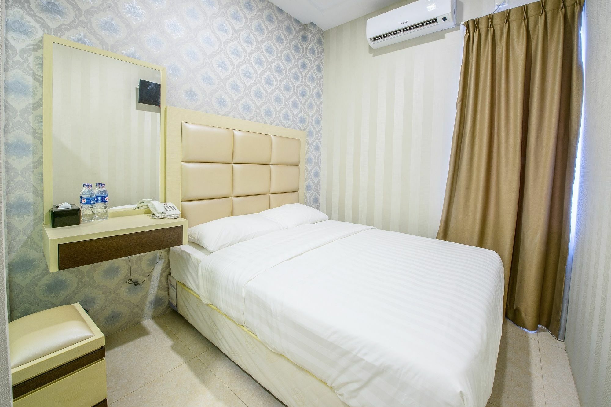 Oyo 676 Hotel Osaka Batam Exterior photo